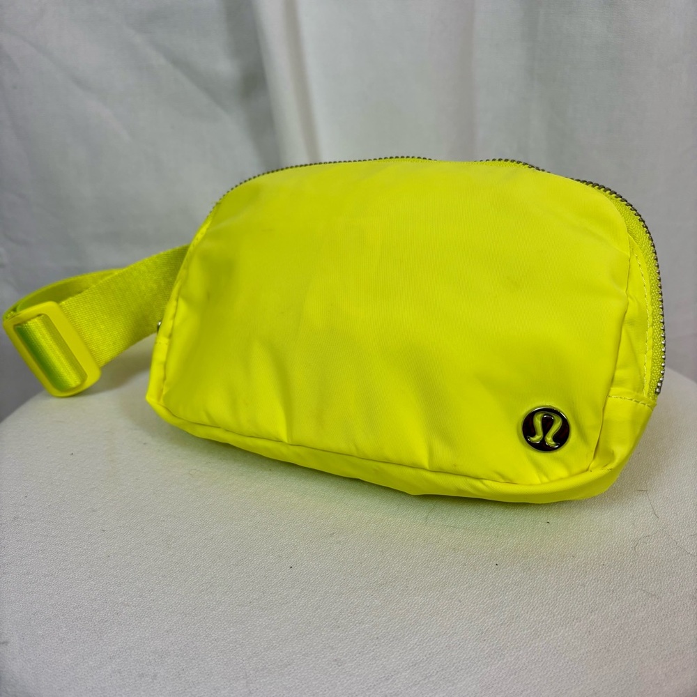 Lululemon Bright Neon Yellow Belt Bag - Picture 3 of 10